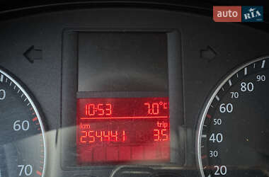 Хэтчбек Volkswagen Golf 2004 в  фото 11 Хэтчбек Volkswagen Golf 2004 в