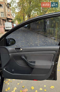 Хэтчбек Volkswagen Golf 2004 в  фото 22 Хэтчбек Volkswagen Golf 2004 в