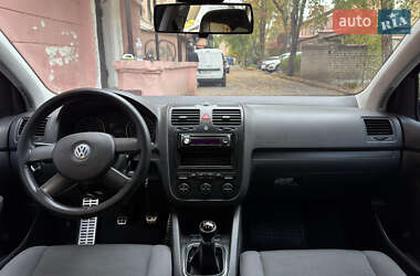 Хэтчбек Volkswagen Golf 2004 в  фото 17 Хэтчбек Volkswagen Golf 2004 в