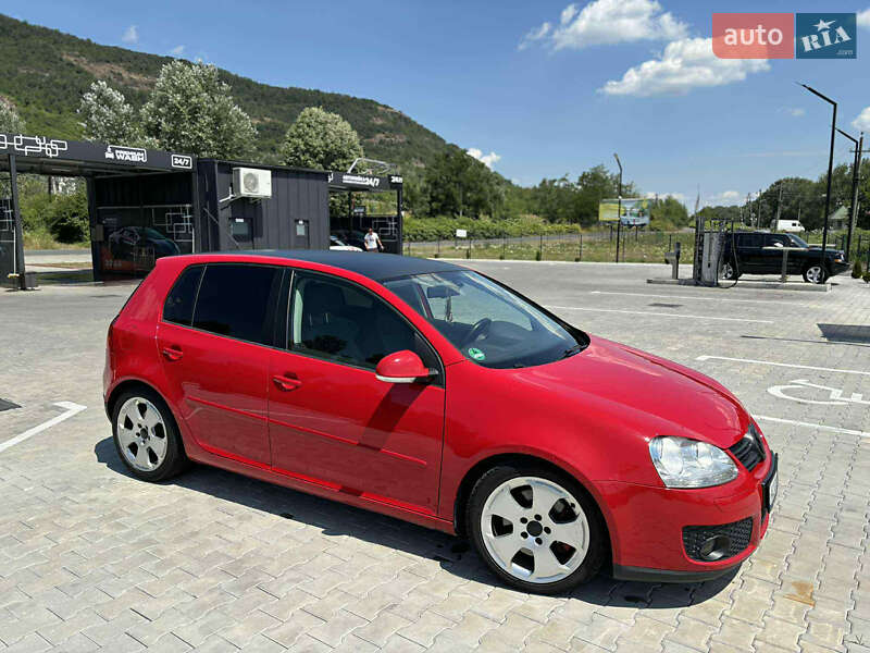 Хетчбек Volkswagen Golf 2006 в Береговому