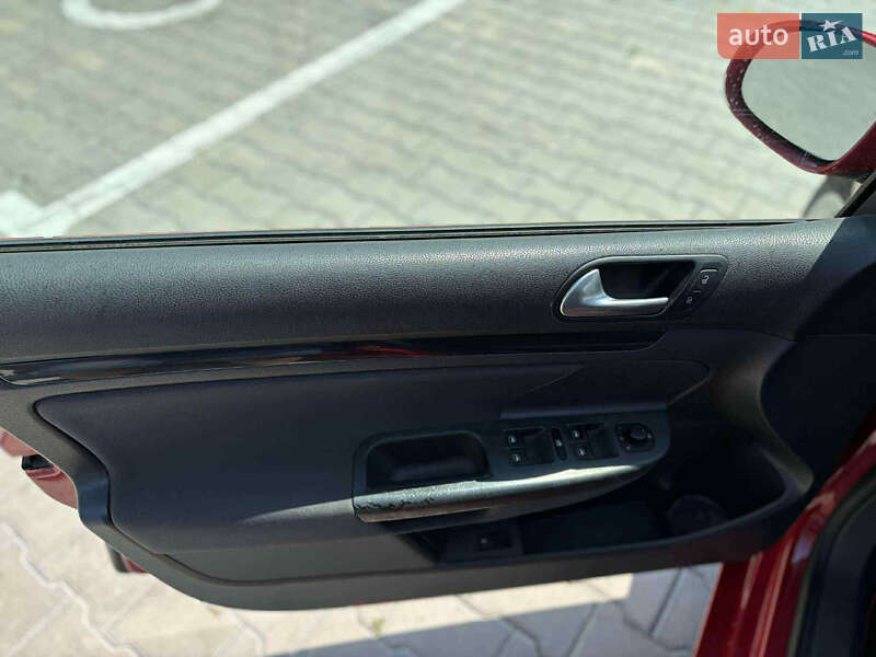 Хетчбек Volkswagen Golf 2006 в Береговому