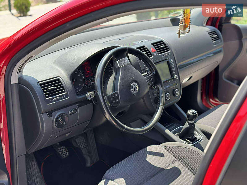 Хетчбек Volkswagen Golf 2006 в Береговому