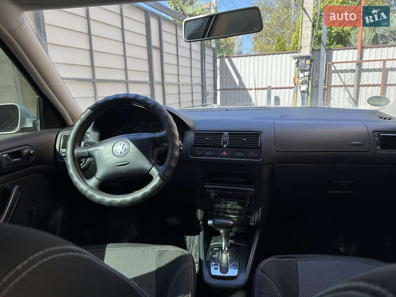 Хэтчбек Volkswagen Golf 2000 в Фонтанке