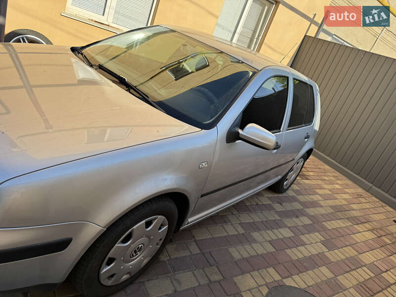 Хэтчбек Volkswagen Golf 2000 в Фонтанке