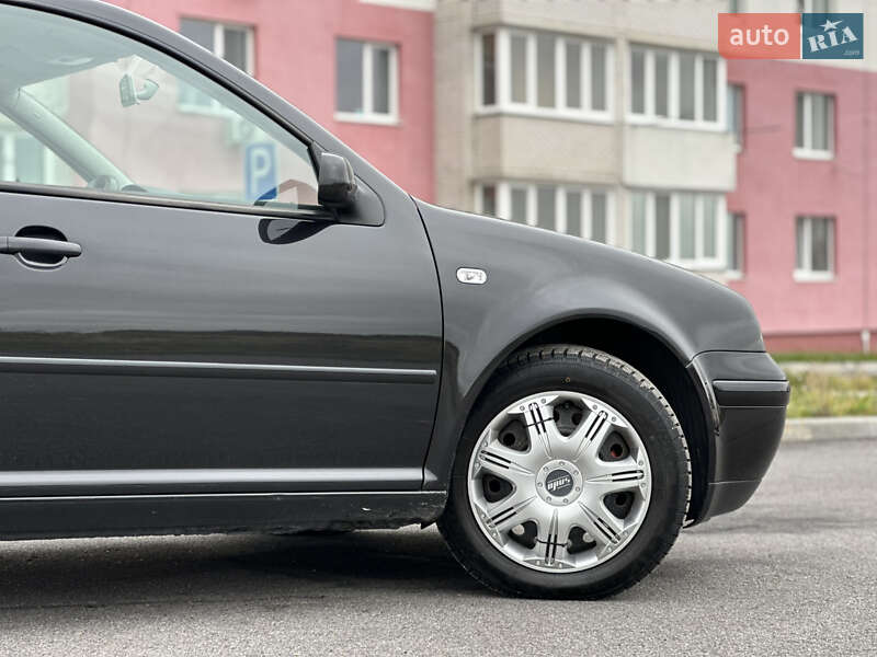 Хетчбек Volkswagen Golf 2003 в Вінниці
