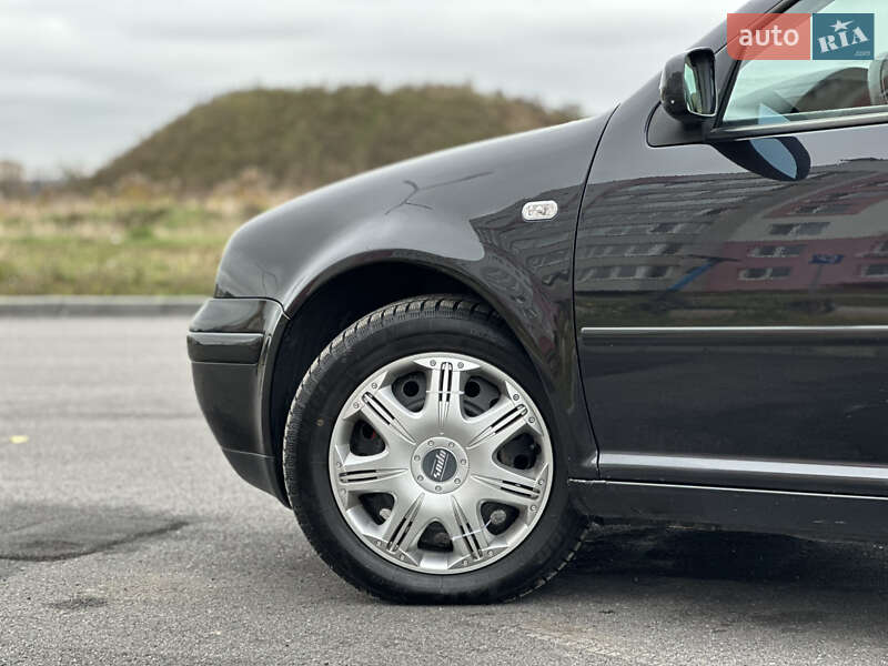 Хетчбек Volkswagen Golf 2003 в Вінниці