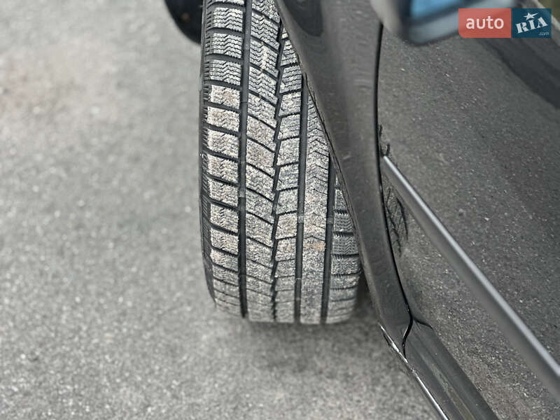 Хетчбек Volkswagen Golf 2003 в Вінниці