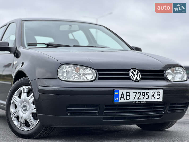 Хетчбек Volkswagen Golf 2003 в Вінниці