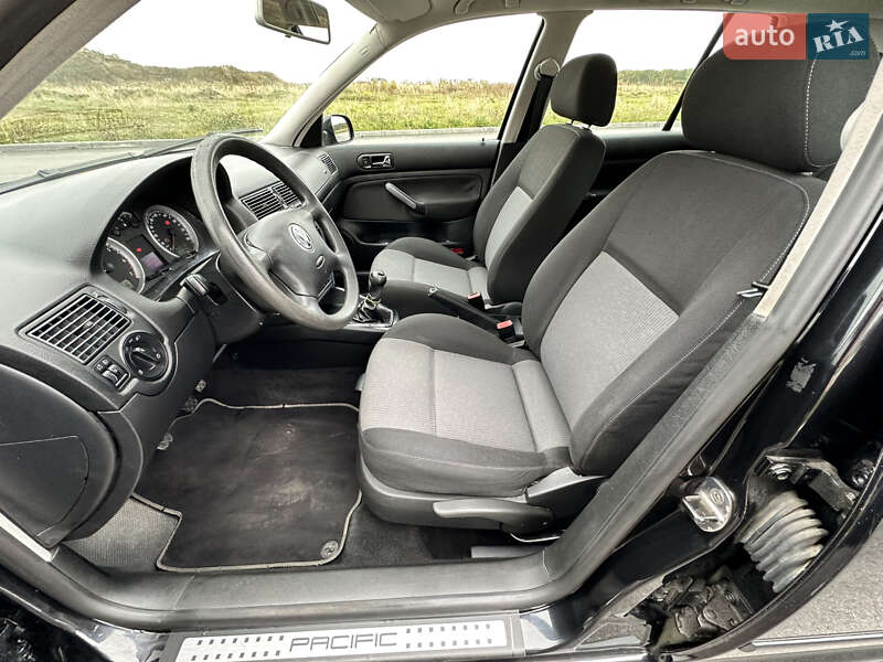 Хетчбек Volkswagen Golf 2003 в Вінниці