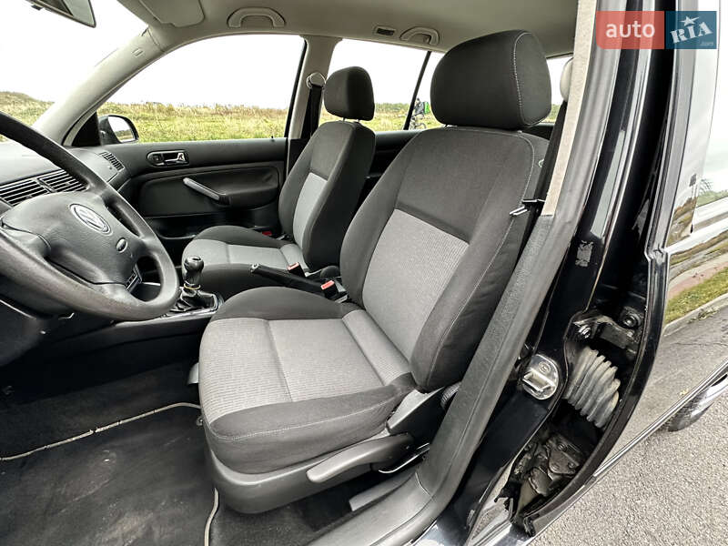 Хетчбек Volkswagen Golf 2003 в Вінниці