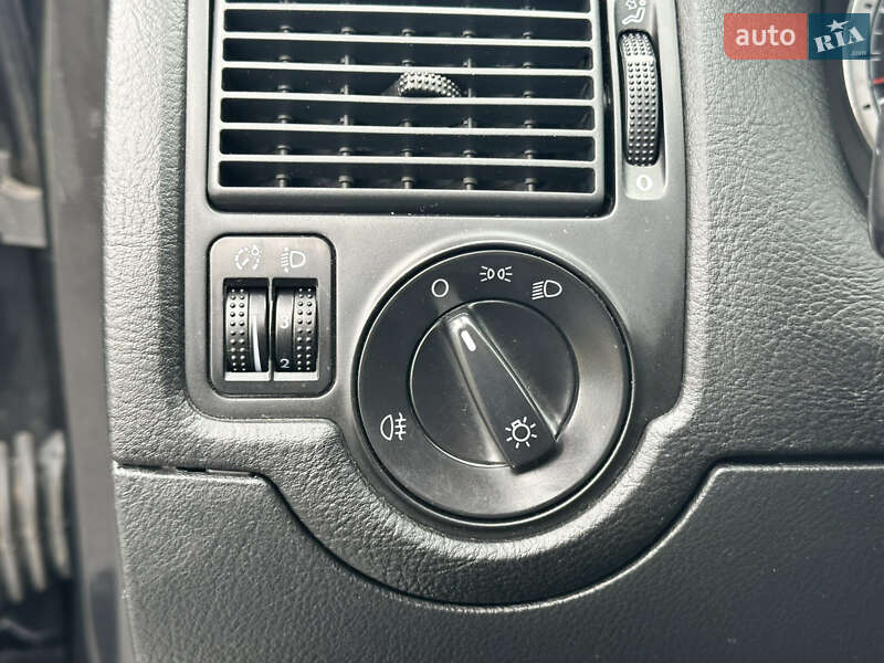 Хетчбек Volkswagen Golf 2003 в Вінниці