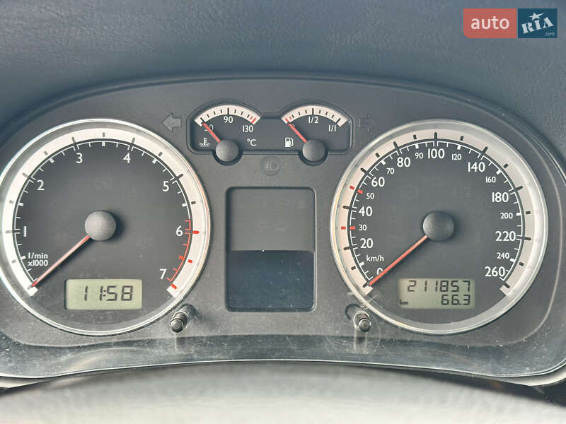 Хетчбек Volkswagen Golf 2003 в Вінниці