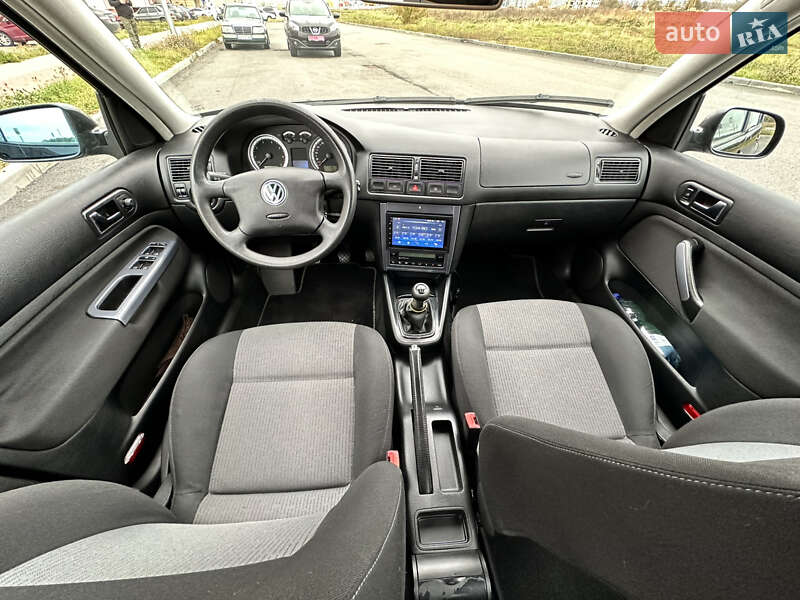 Хетчбек Volkswagen Golf 2003 в Вінниці