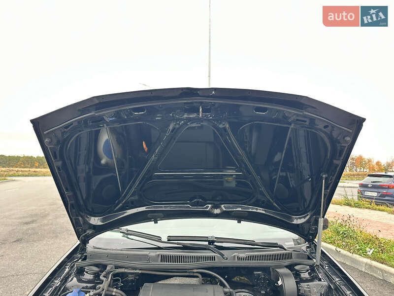 Хетчбек Volkswagen Golf 2003 в Вінниці