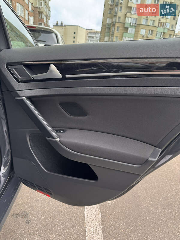 Универсал Volkswagen Golf 2018 в Киеве фото 17 Универсал Volkswagen Golf 2018 в Киеве