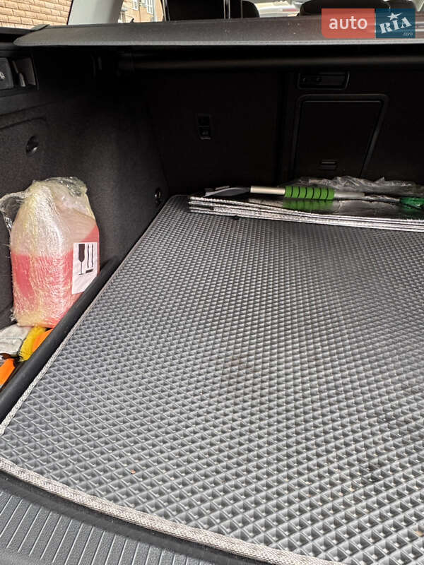 Универсал Volkswagen Golf 2018 в Киеве фото 46 Универсал Volkswagen Golf 2018 в Киеве