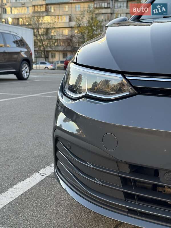 Универсал Volkswagen Golf 2021 в Киеве