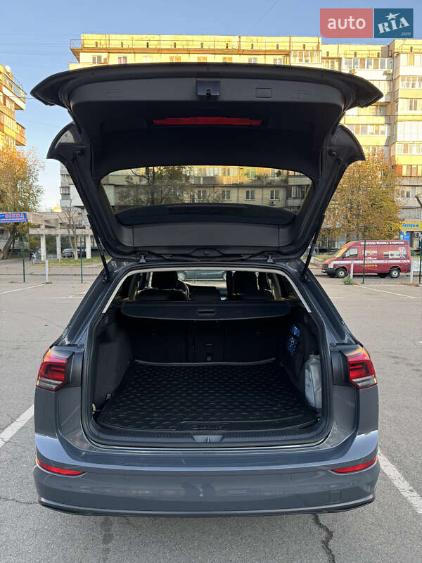 Универсал Volkswagen Golf 2021 в Киеве
