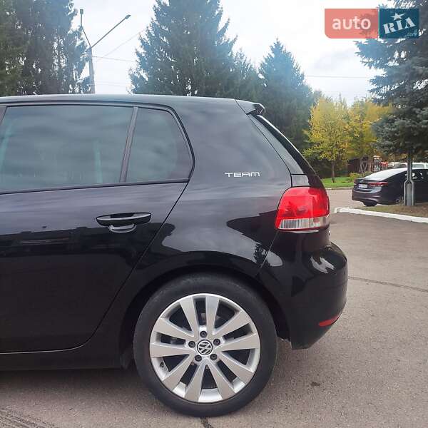 Хетчбек Volkswagen Golf 2010 в Рівному