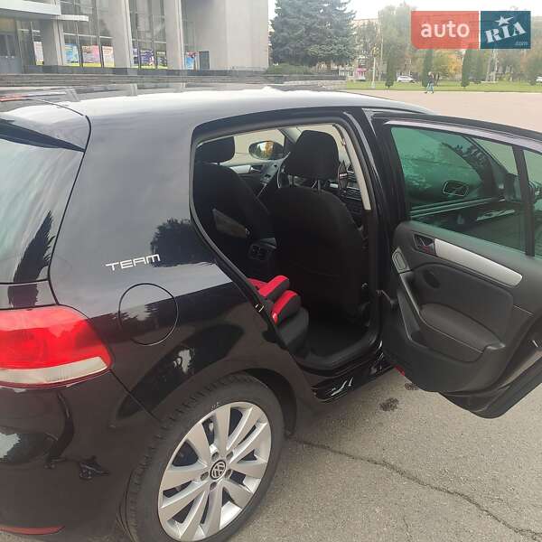 Хетчбек Volkswagen Golf 2010 в Рівному