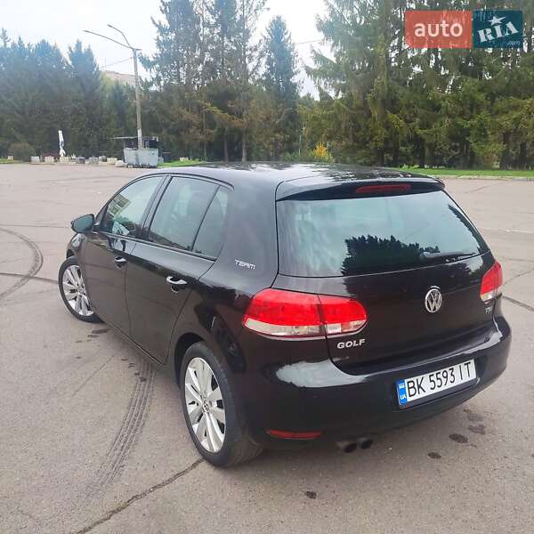 Хетчбек Volkswagen Golf 2010 в Рівному
