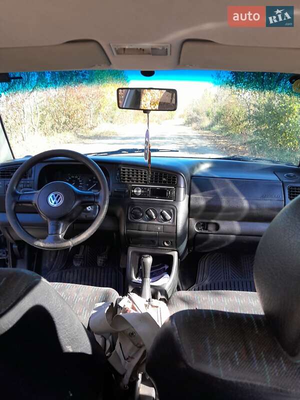 Хэтчбек Volkswagen Golf 1997 в Черновцах