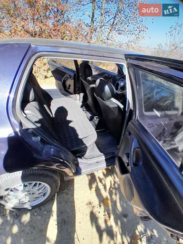 Хэтчбек Volkswagen Golf 1997 в Черновцах