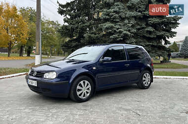 Хэтчбек Volkswagen Golf 2001 в Смеле