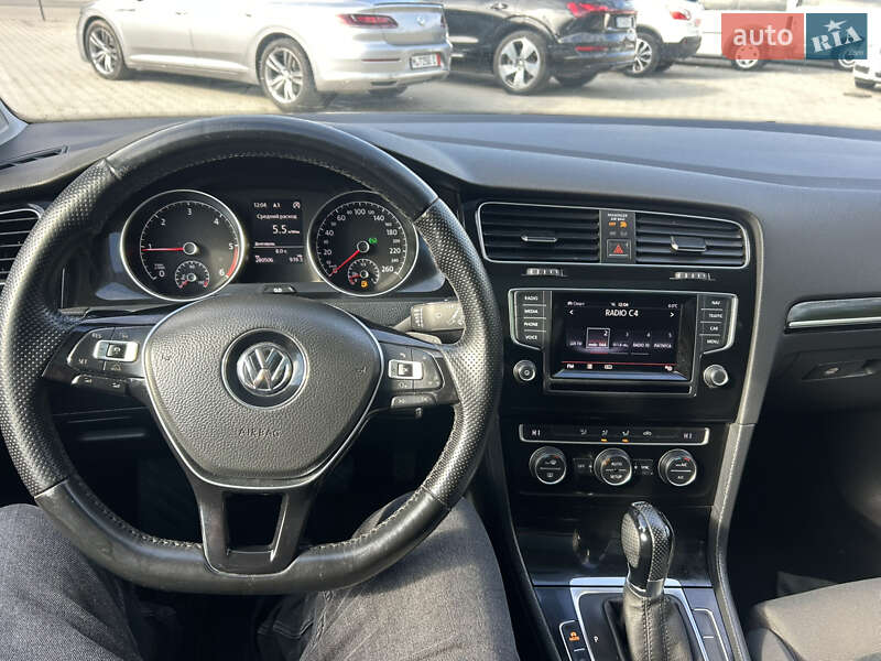 Универсал Volkswagen Golf 2014 в Черновцах