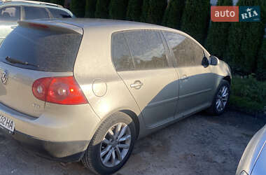 Хетчбек Volkswagen Golf 2004 в Мукачевому