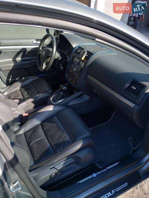 Хетчбек Volkswagen Golf 2006 в Одесі