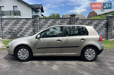 Хэтчбек Volkswagen Golf 2005 в  фото 5 Хэтчбек Volkswagen Golf 2005 в