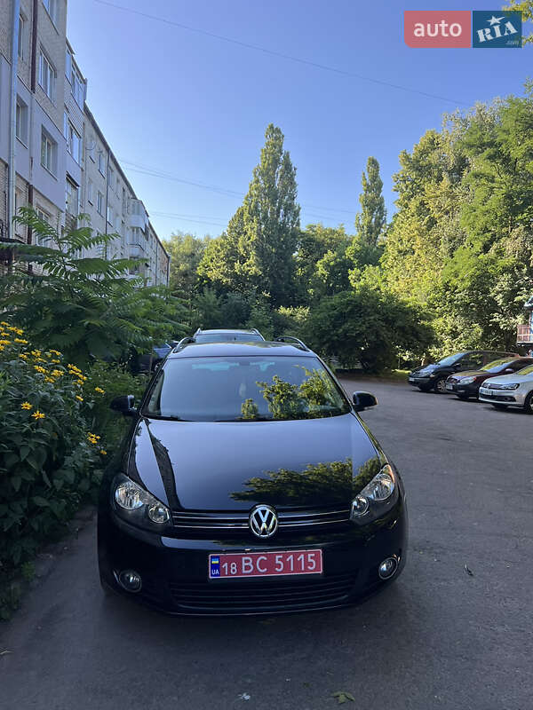 Универсал Volkswagen Golf 2010 в Ровно