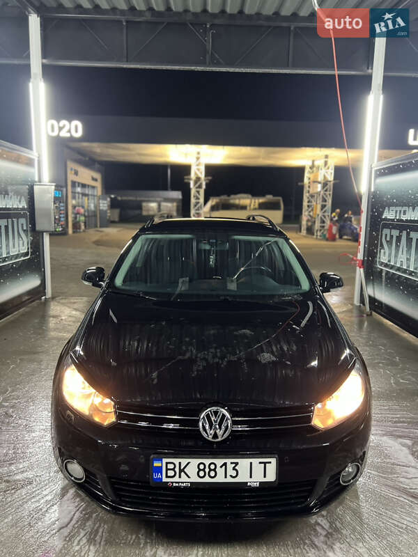 Универсал Volkswagen Golf 2010 в Ровно
