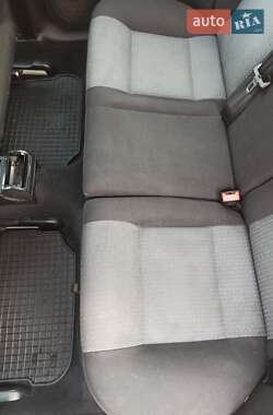 Хэтчбек Volkswagen Golf 2003 в  фото 15 Хэтчбек Volkswagen Golf 2003 в