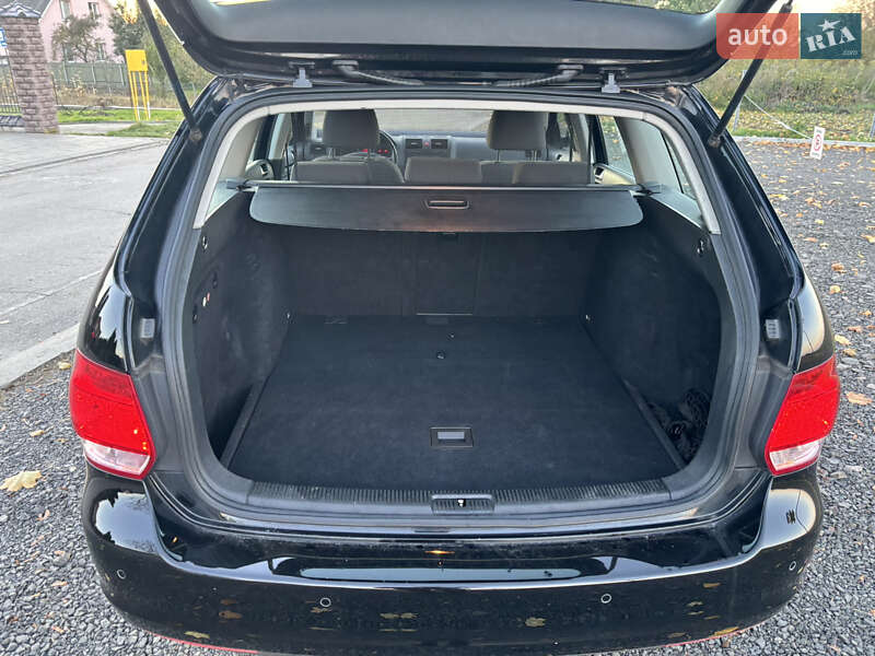 Универсал Volkswagen Golf 2009 в Ворзеле