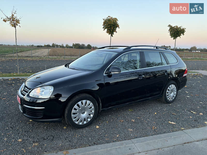 Универсал Volkswagen Golf 2009 в Ворзеле
