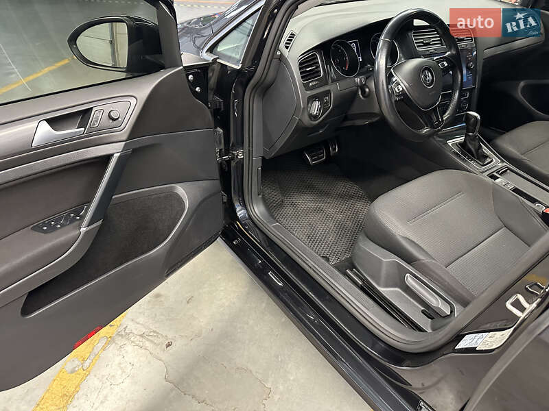 Універсал Volkswagen Golf 2017 в Києві