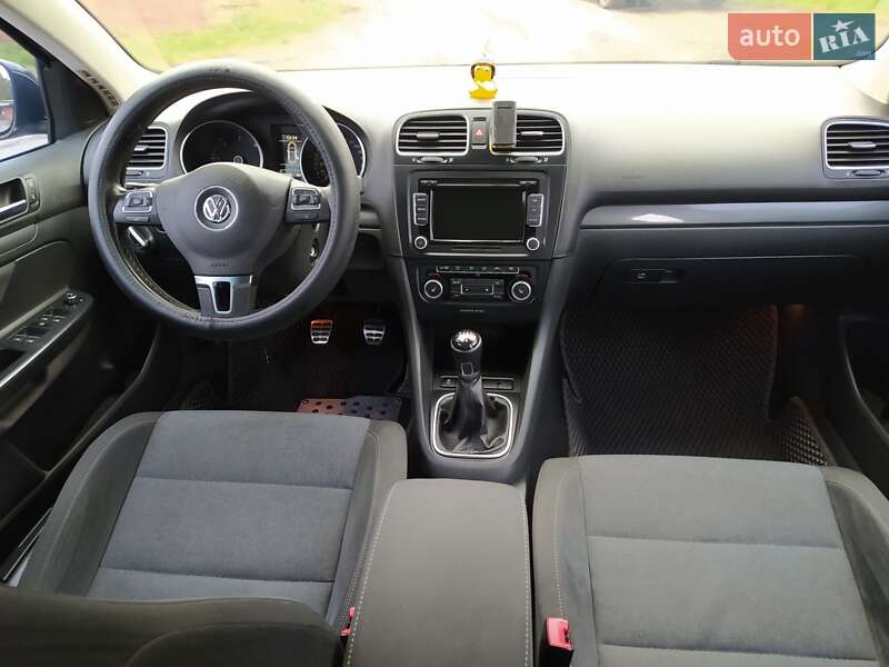Универсал Volkswagen Golf 2012 в Казатине