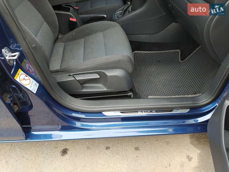 Универсал Volkswagen Golf 2012 в Казатине