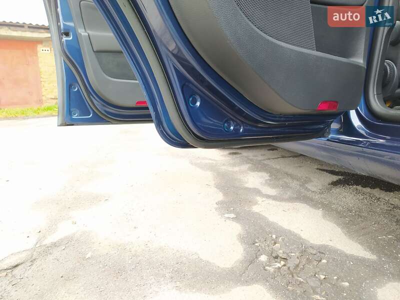 Универсал Volkswagen Golf 2012 в Казатине