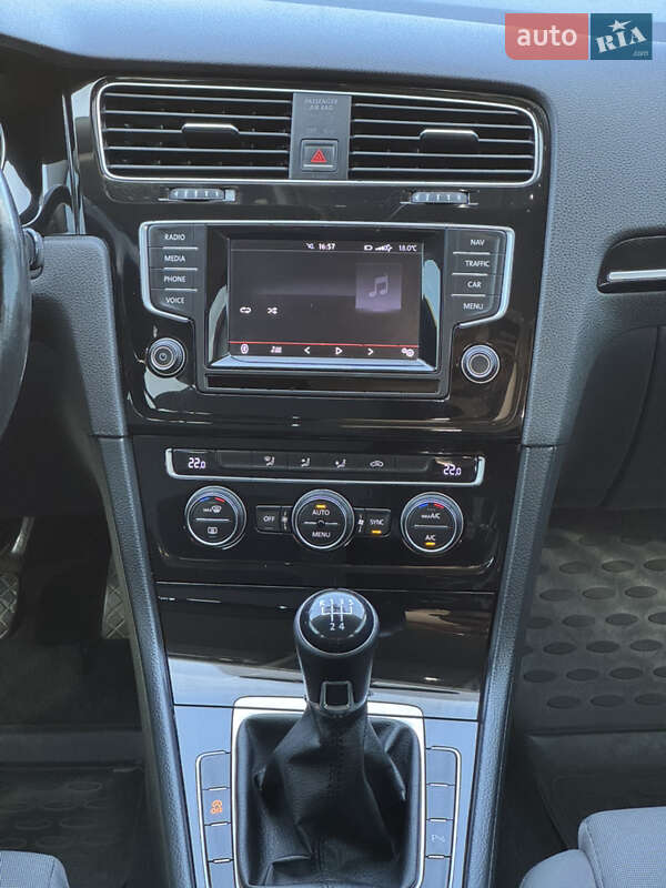 Універсал Volkswagen Golf 2015 в Львові