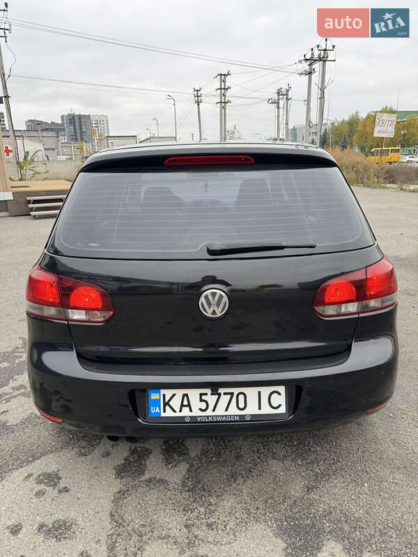 Хэтчбек Volkswagen Golf 2010 в Киеве