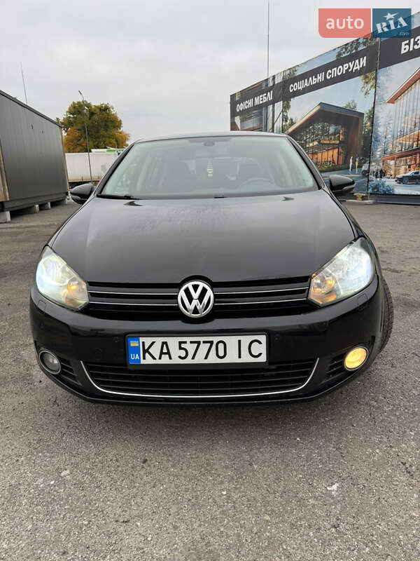 Хэтчбек Volkswagen Golf 2010 в Киеве