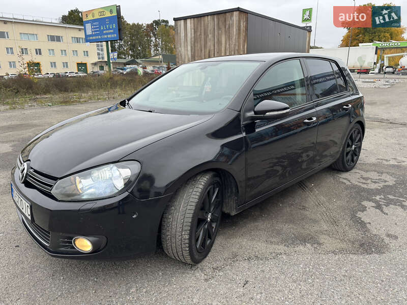 Хэтчбек Volkswagen Golf 2010 в Киеве