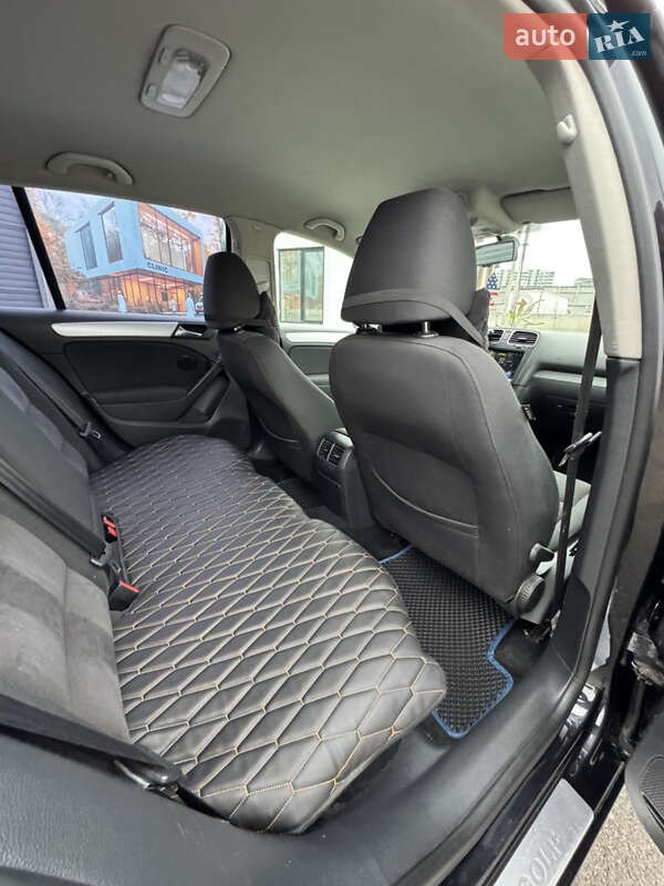 Хэтчбек Volkswagen Golf 2010 в Киеве