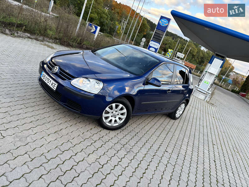 Хэтчбек Volkswagen Golf 2004 в Могилев-Подольске