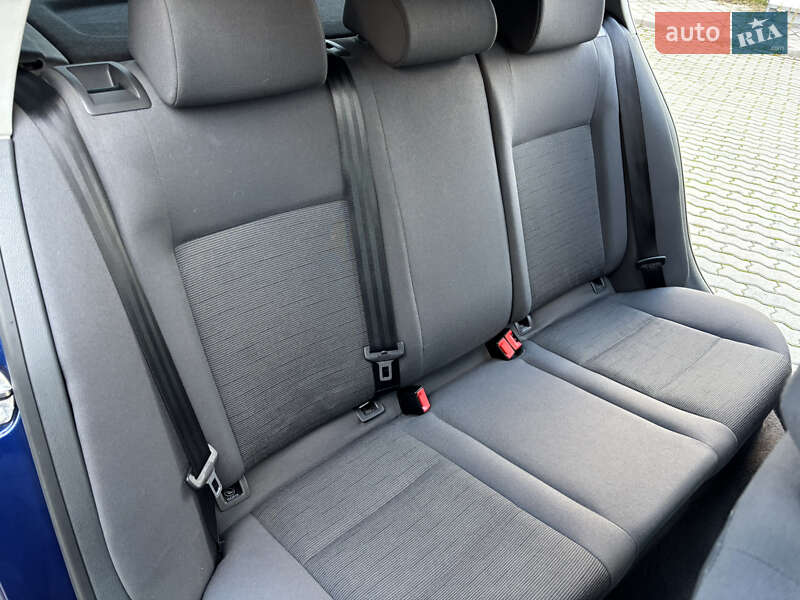 Хэтчбек Volkswagen Golf 2004 в Могилев-Подольске