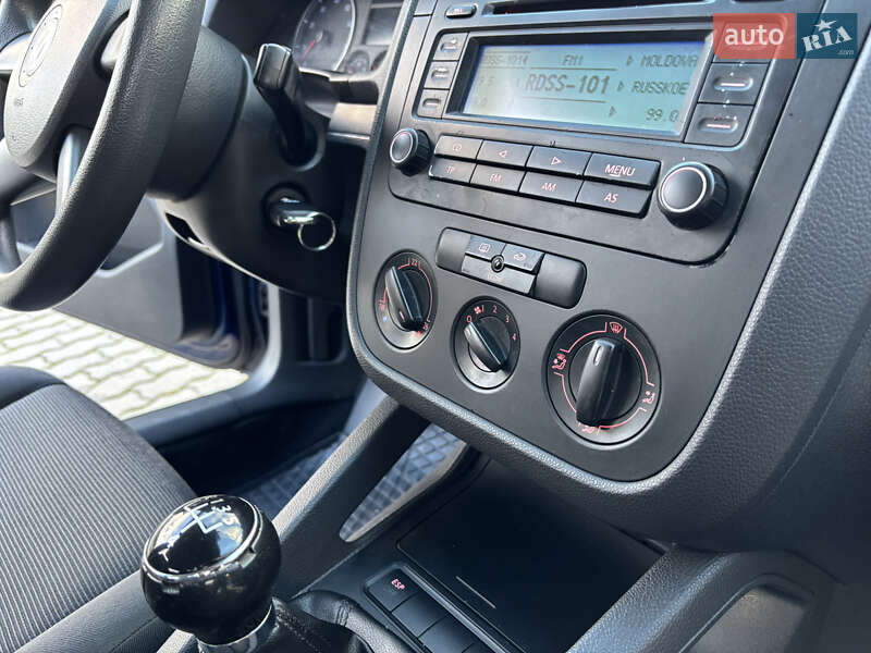 Хэтчбек Volkswagen Golf 2004 в Могилев-Подольске