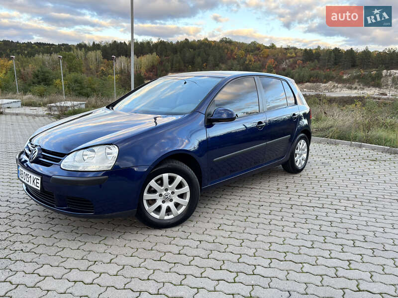 Хэтчбек Volkswagen Golf 2004 в Могилев-Подольске